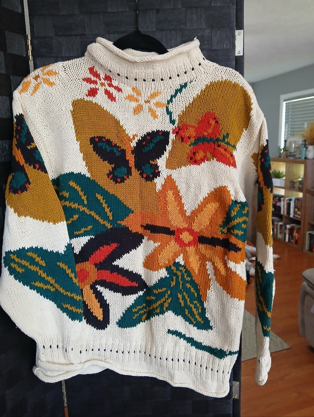 Saks Fifth Ave Vintage Roll Neck Woman's Cream Floral Knit Sweater Cotton Cozy